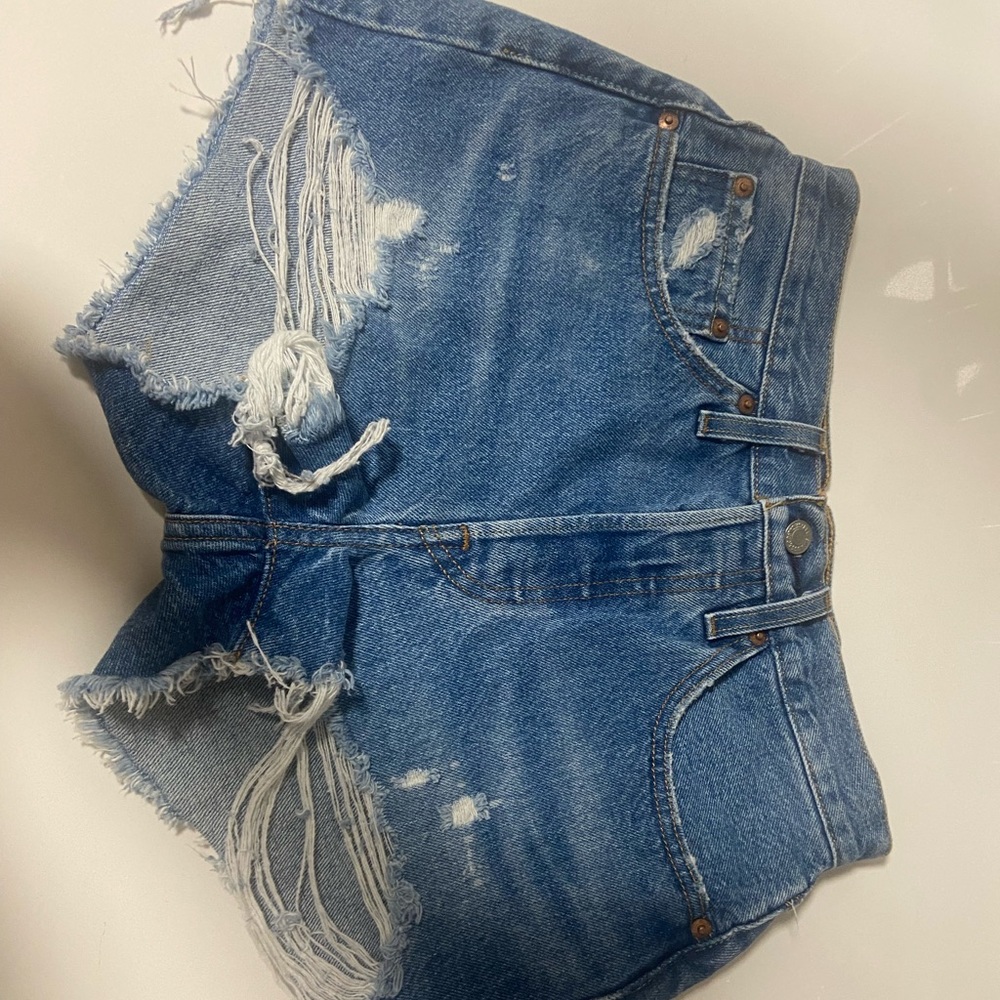 BRAND NEW LEVIS SHORTS